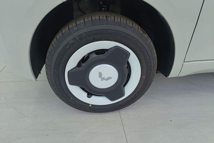 Used Wuling Hongguang MINIEV 2024 3rd Generation 215km Youth Edition Left Front Wheel Hub