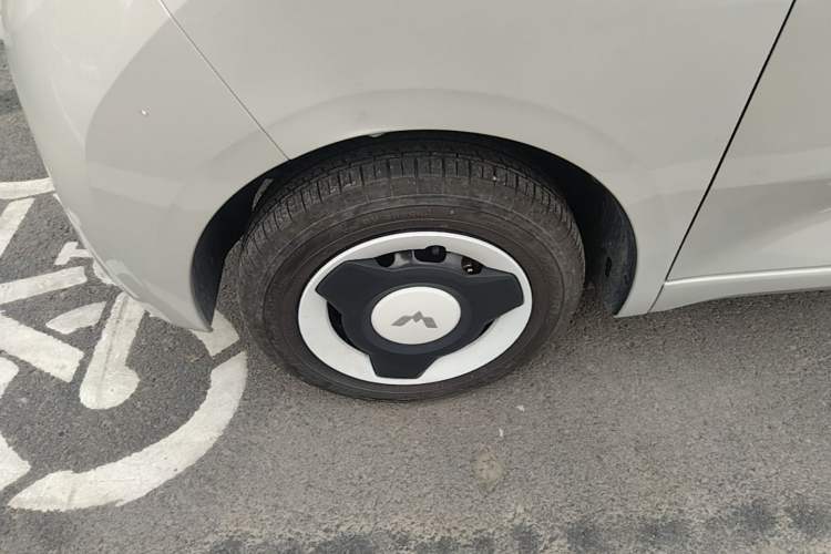 Used Wuling Hongguang MINIEV 2024 3rd Generation 215km Youth Edition Left Front Wheel Hub