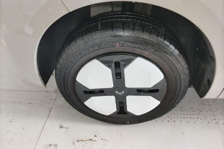 Used Wuling Hongguang MINIEV 2024 3rd Generation 215km Youth Edition Left Front Wheel Hub