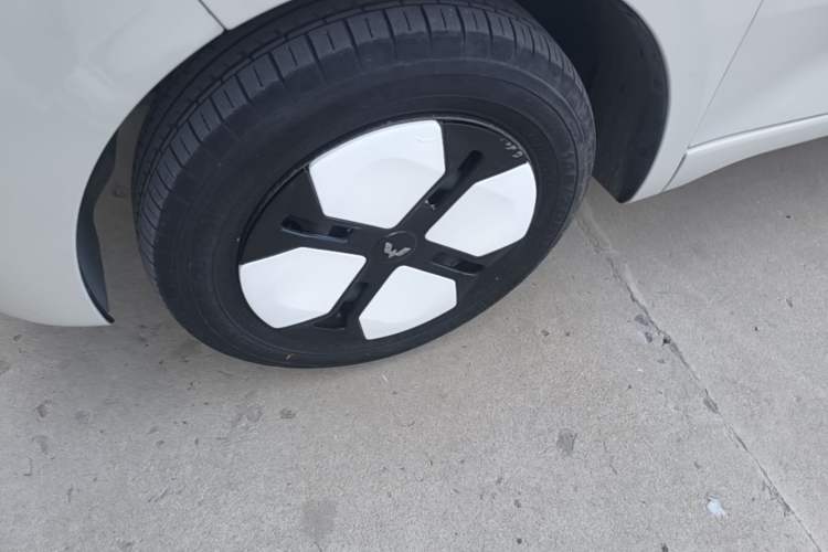 Used Wuling Hongguang MINIEV 2024 3rd Generation 215km Advanced Version Left Front Wheel Hub