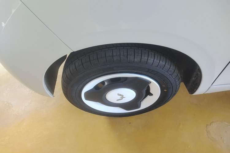 Used Wuling Hongguang MINIEV 2024 3rd Generation 215km Youth Edition Left Front Wheel Hub