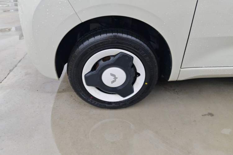 Used Wuling Hongguang MINIEV 2024 3rd Generation 215km Youth Edition Left Front Wheel Hub