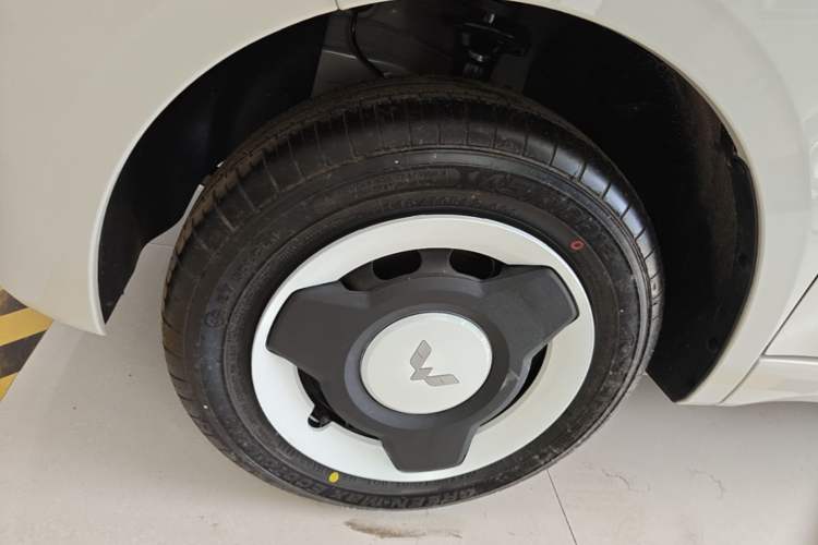 Used Wuling Hongguang MINIEV 2024 3rd Generation 215km Youth Edition Left Front Wheel Hub