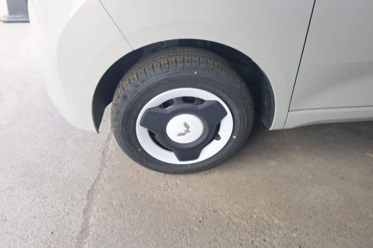 Used Wuling Hongguang MINIEV 2024 3rd Generation 215km Youth Edition Left Front Wheel Hub