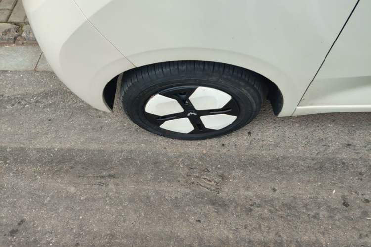 Used Wuling Hongguang MINIEV 2024 3rd Generation 215km Advanced Version Left Front Wheel Hub