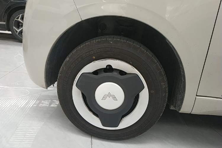 Used Wuling Hongguang MINIEV 2024 3rd Generation 215km Youth Edition Left Front Wheel Hub