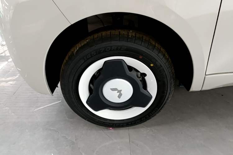 Used Wuling Hongguang MINIEV 2024 3rd Generation 215km Youth Edition Left Front Wheel Hub
