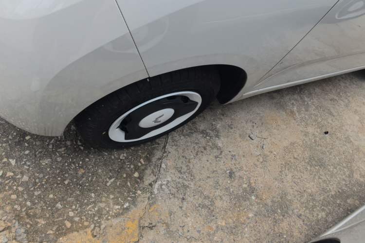 Used Wuling Hongguang MINIEV 2024 3rd Generation 215km Youth Edition Left Front Wheel Hub