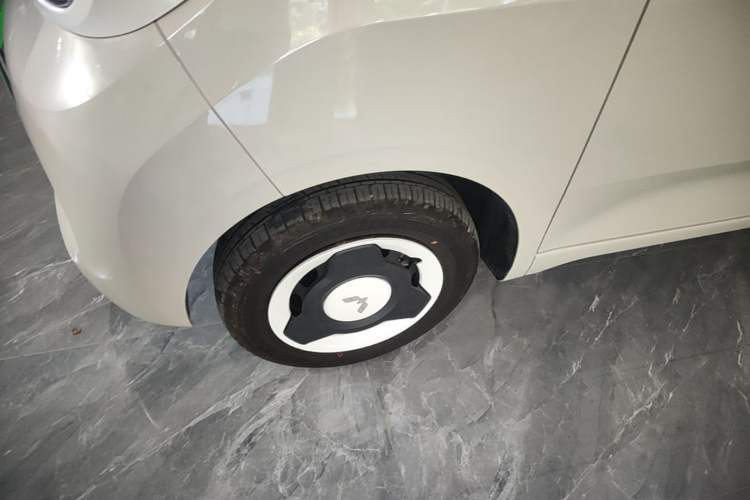 Used Wuling Hongguang MINIEV 2024 3rd Generation 215km Youth Edition Left Front Wheel Hub