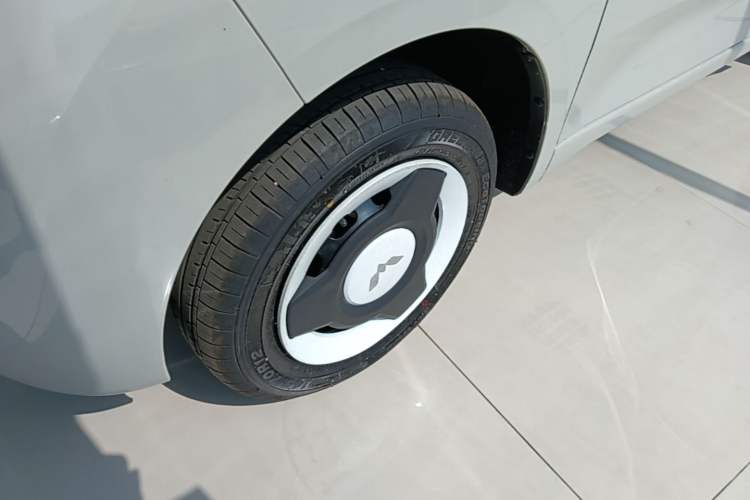 Used Wuling Hongguang MINIEV 2024 3rd Generation 215km Youth Edition Left Front Wheel Hub