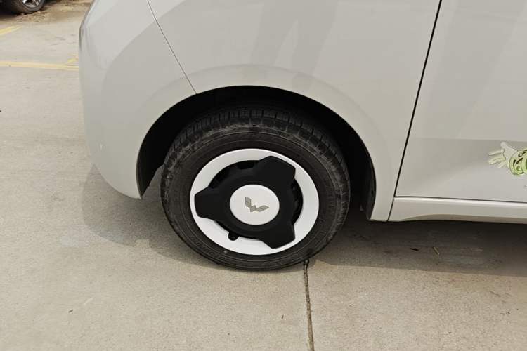 Used Wuling Hongguang MINIEV 2024 3rd Generation 215km Youth Edition Left Front Wheel Hub