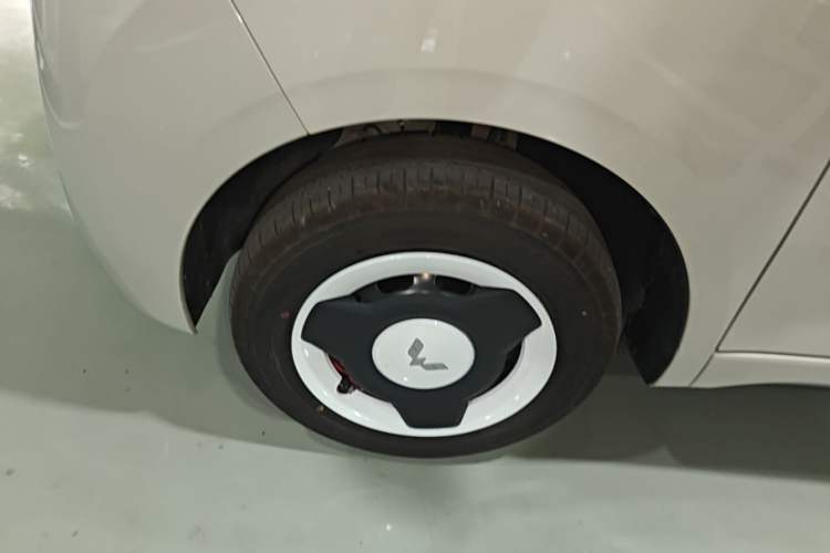 Used Wuling Hongguang MINIEV 2024 3rd Generation 215km Youth Edition Left Front Wheel Hub