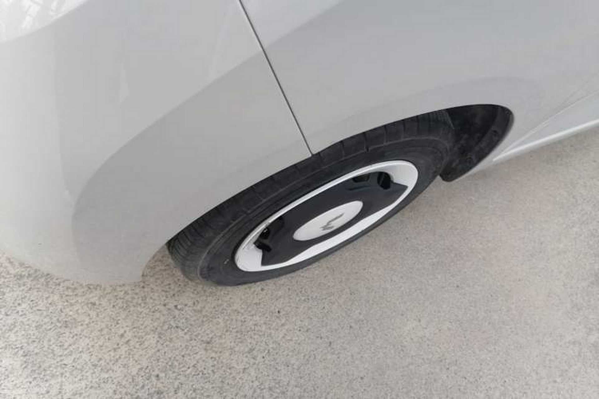 Used Wuling Hongguang MINIEV 2024 3rd Generation 215km Youth Edition Left Front Wheel Hub
