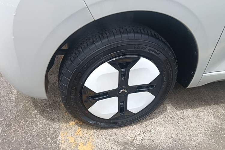 Used Wuling Hongguang MINIEV 2024 3rd Generation 215km Youth Edition Left Front Wheel Hub