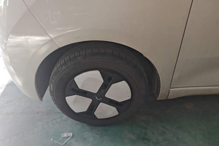 Used Wuling Hongguang MINIEV 2024 3rd Generation 215km Advanced Version Left Front Wheel Hub