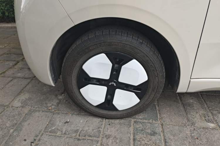 Used Wuling Hongguang MINIEV 2024 3rd Generation 215km Advanced Version Left Front Wheel Hub