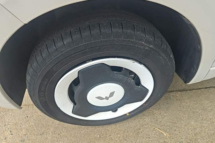 Used Wuling Hongguang MINIEV 2024 3rd Generation 215km Youth Edition Left Front Wheel Hub