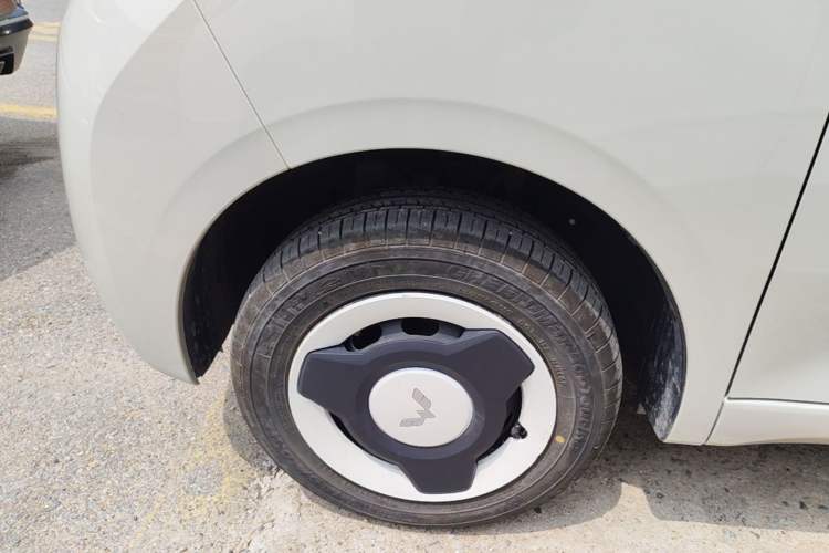 Used Wuling Hongguang MINIEV 2024 3rd Generation 215km Youth Edition Left Front Wheel Hub