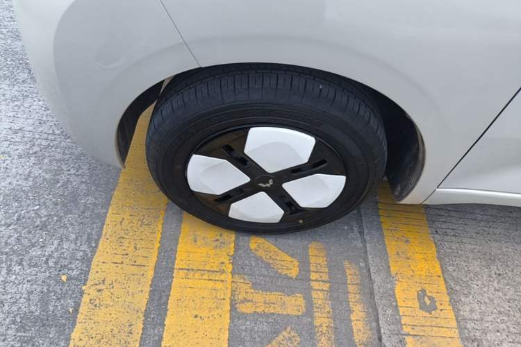 Used Wuling Hongguang MINIEV 2024 3rd Generation 215km Advanced Version Left Front Wheel Hub