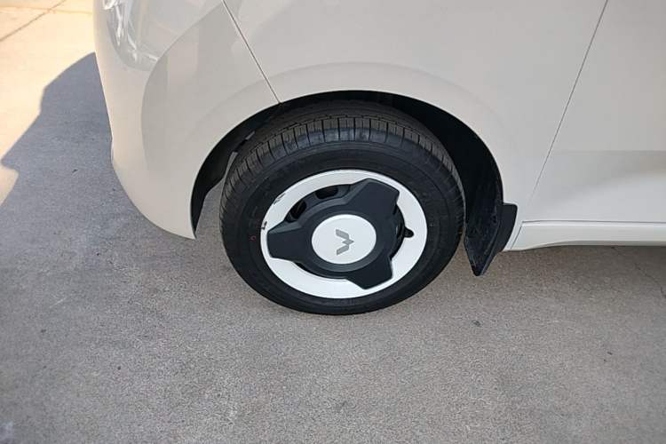Used Wuling Hongguang MINIEV 2024 3rd Generation 215km Youth Edition Left Front Wheel Hub