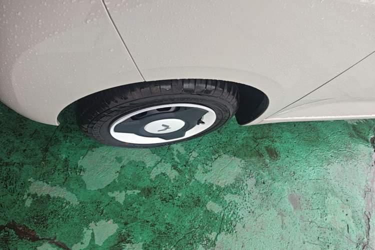 Used Wuling Hongguang MINIEV 2024 3rd Generation 215km Youth Edition Left Front Wheel Hub