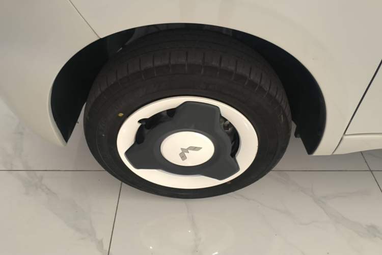Used Wuling Hongguang MINIEV 2024 3rd Generation 215km Youth Edition Left Front Wheel Hub