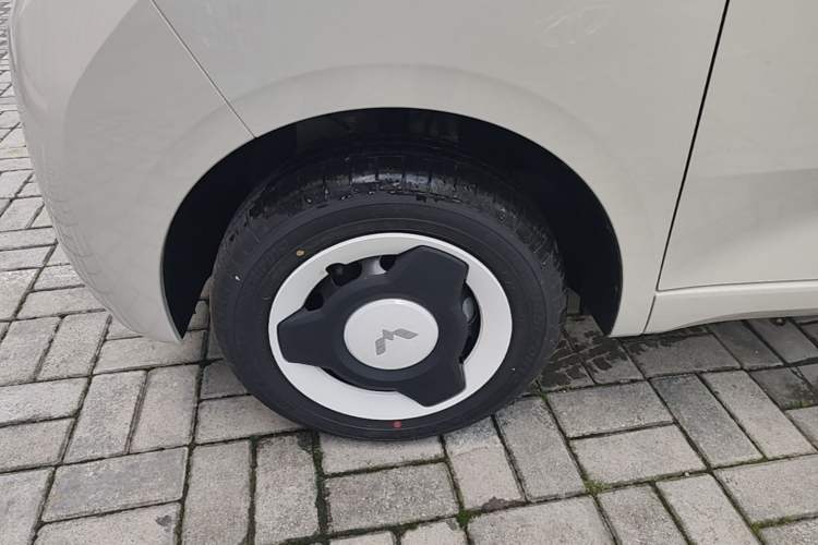 Used Wuling Hongguang MINIEV 2024 3rd Generation 215km Youth Edition Left Front Wheel Hub