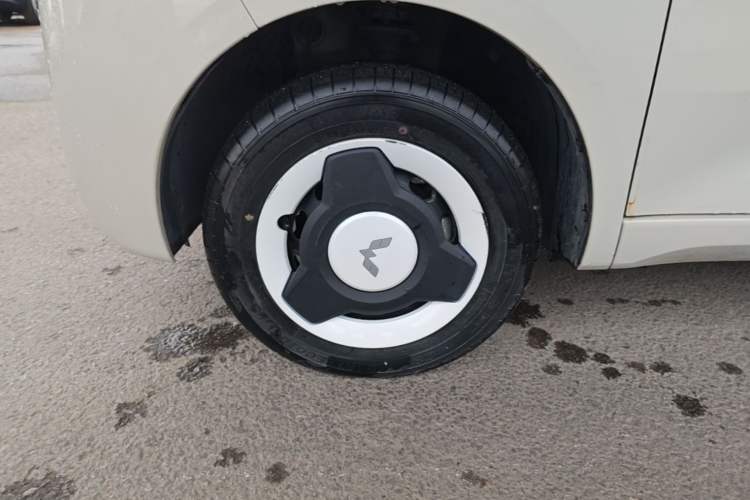 Used Wuling Hongguang MINIEV 2024 3rd Generation 215km Youth Edition Left Front Wheel Hub