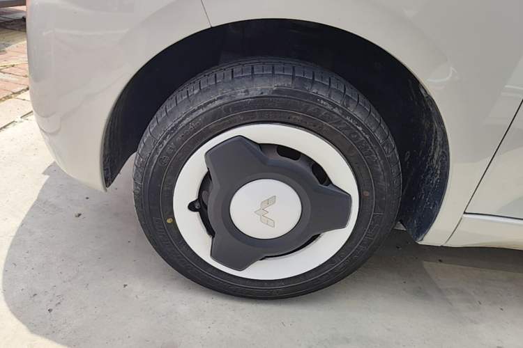 Used Wuling Hongguang MINIEV 2024 3rd Generation 215km Youth Edition Left Front Wheel Hub