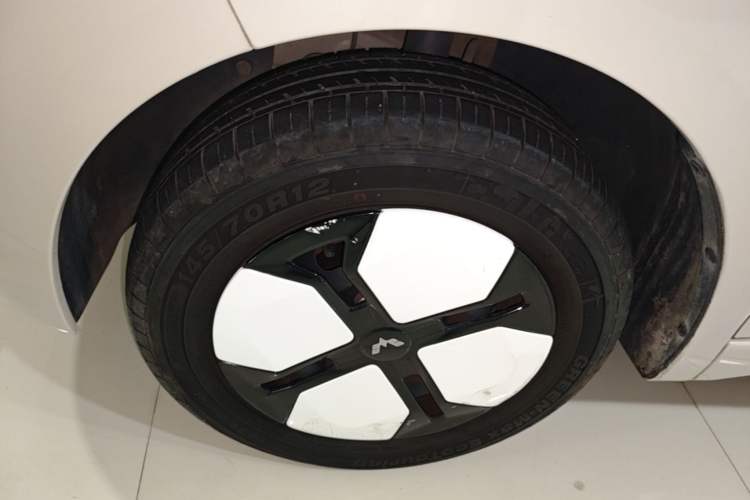 Used Wuling Hongguang MINIEV 2024 3rd Generation 215km Advanced Version Left Front Wheel Hub