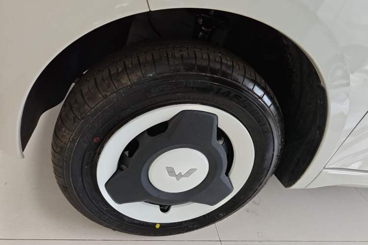 Used Wuling Hongguang MINIEV 2024 3rd Generation 215km Youth Edition Left Front Wheel Hub
