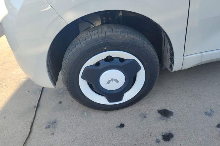 Used Wuling Hongguang MINIEV 2024 3rd Generation 215km Youth Edition Left Front Wheel Hub