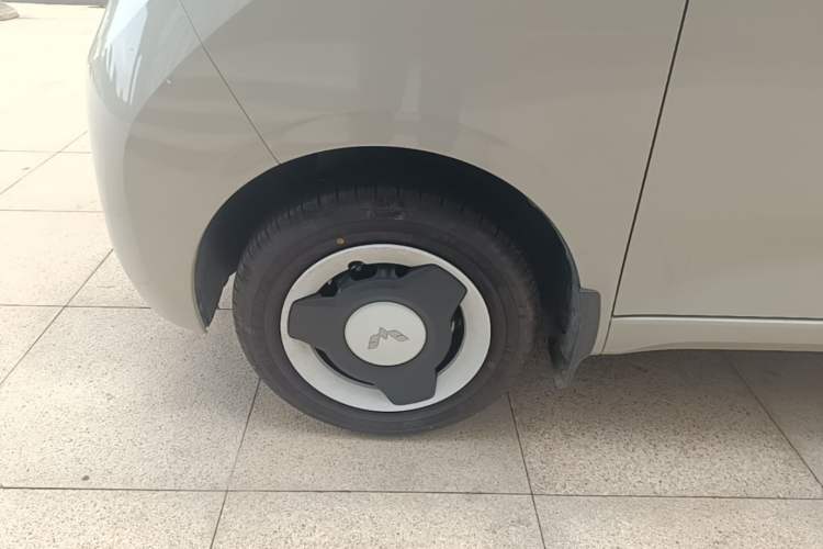 Used Wuling Hongguang MINIEV 2024 3rd Generation 215km Youth Edition Left Front Wheel Hub
