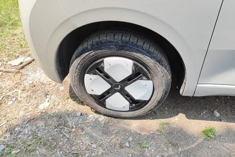 Used Wuling Hongguang MINIEV 2024 3rd Generation 215km Advanced Version Left Front Wheel Hub