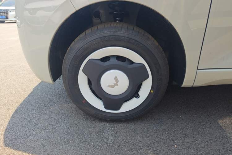Used Wuling Hongguang MINIEV 2024 3rd Generation 215km Youth Edition Left Front Wheel Hub