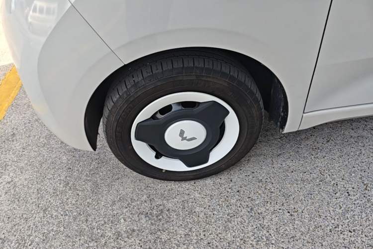 Used Wuling Hongguang MINIEV 2024 3rd Generation 215km Youth Edition Left Front Wheel Hub