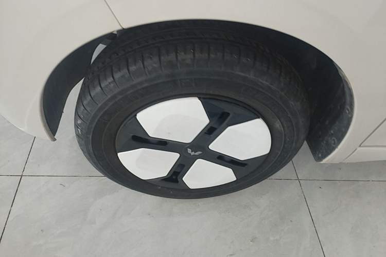 Used Wuling Hongguang MINIEV 2024 3rd Generation 215km Advanced Version Left Front Wheel Hub