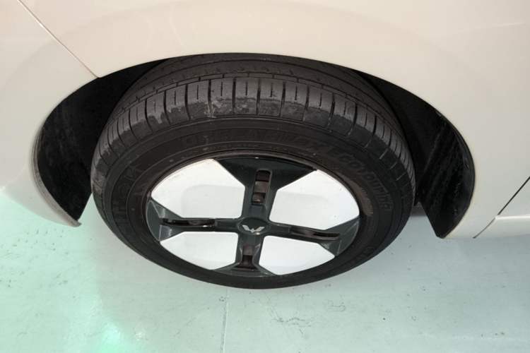 Used Wuling Hongguang MINIEV 2024 3rd Generation 215km Advanced Version Left Front Wheel Hub