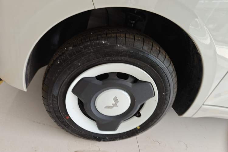 Used Wuling Hongguang MINIEV 2024 3rd Generation 215km Youth Edition Left Front Wheel Hub