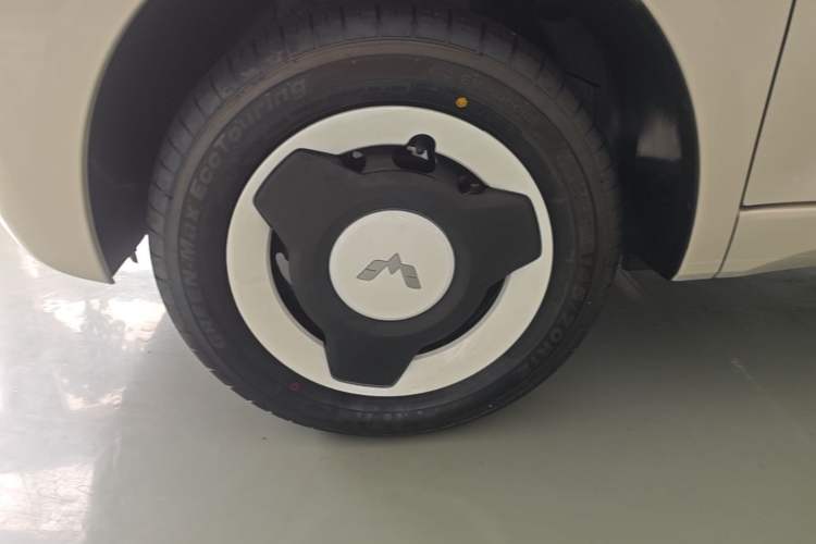 Used Wuling Hongguang MINIEV 2024 3rd Generation 215km Youth Edition Left Front Wheel Hub