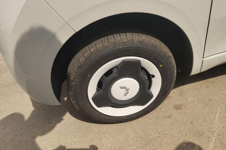Used Wuling Hongguang MINIEV 2024 3rd Generation 215km Youth Edition Left Front Wheel Hub
