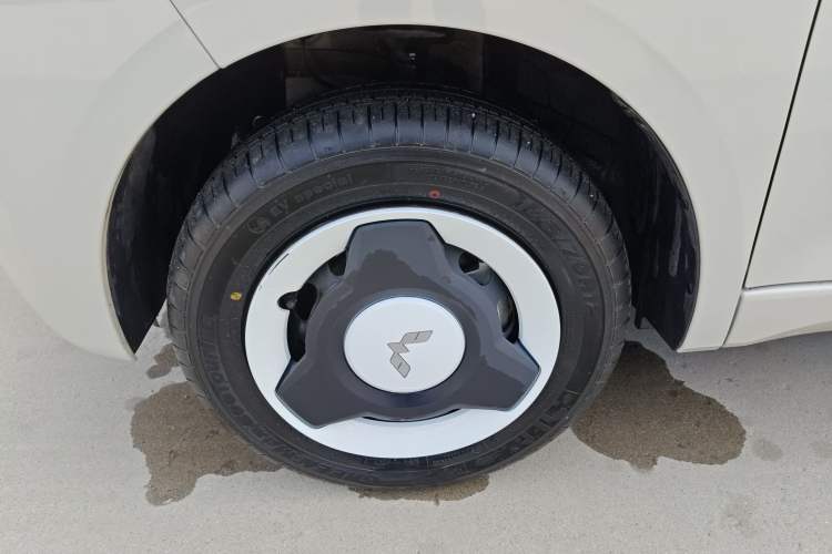 Used Wuling Hongguang MINIEV 2024 3rd Generation 215km Youth Edition Left Front Wheel Hub