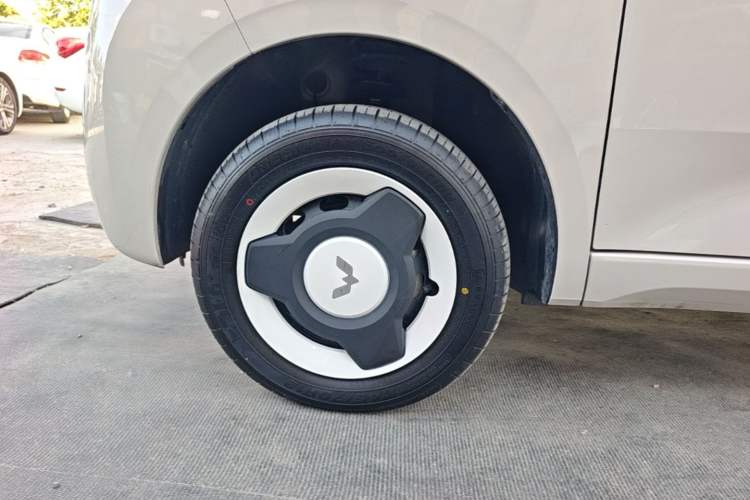 Used Wuling Hongguang MINIEV 2024 3rd Generation 215km Youth Edition Left Front Wheel Hub