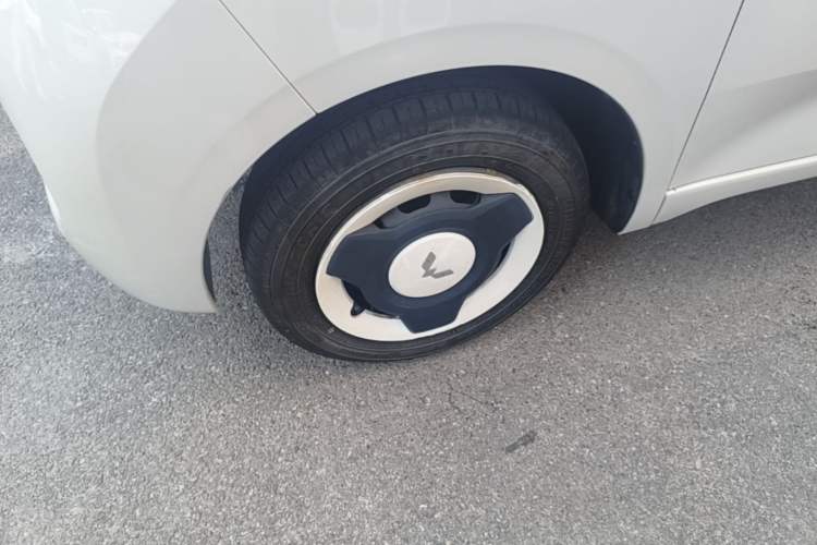 Used Wuling Hongguang MINIEV 2024 3rd Generation 215km Youth Edition Left Front Wheel Hub