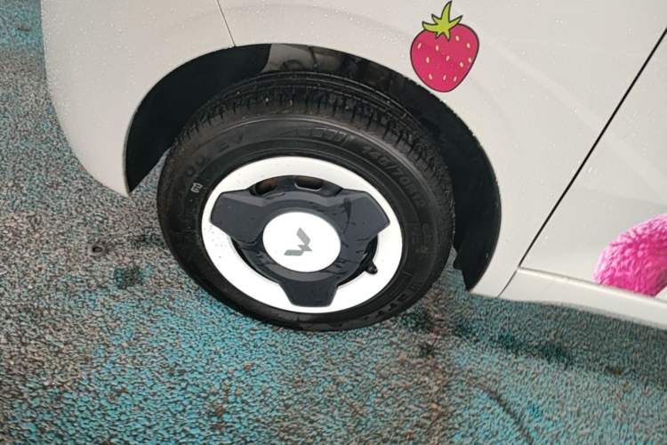 Used Wuling Hongguang MINIEV 2024 3rd Generation 215km Youth Edition Left Front Wheel Hub