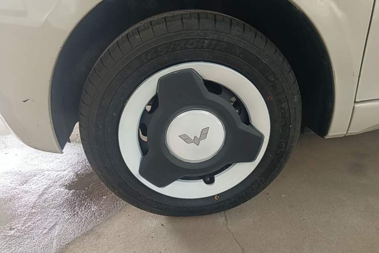Used Wuling Hongguang MINIEV 2024 3rd Generation 215km Youth Edition Left Front Wheel Hub