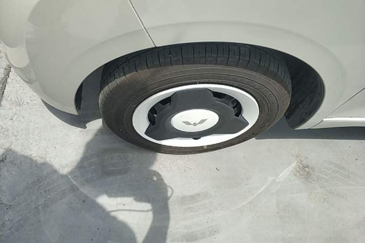 Used Wuling Hongguang MINIEV 2024 3rd Generation 215km Youth Edition Left Front Wheel Hub
