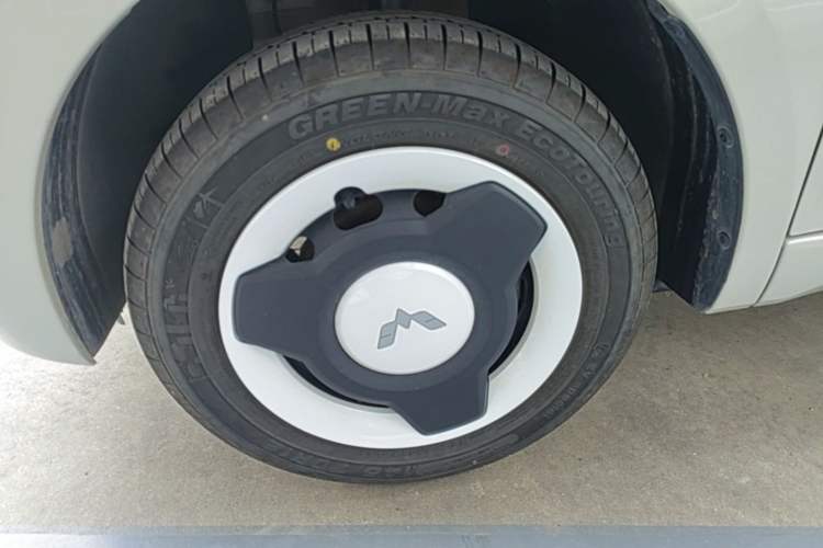 Used Wuling Hongguang MINIEV 2024 3rd Generation 215km Youth Edition Left Front Wheel Hub