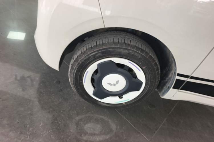 Used Wuling Hongguang MINIEV 2024 3rd Generation 215km Youth Edition Left Front Wheel Hub