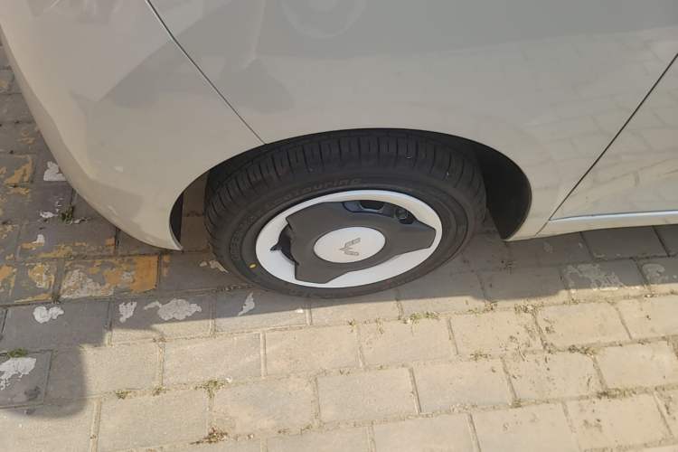 Used Wuling Hongguang MINIEV 2024 3rd Generation 215km Youth Edition Left Front Wheel Hub